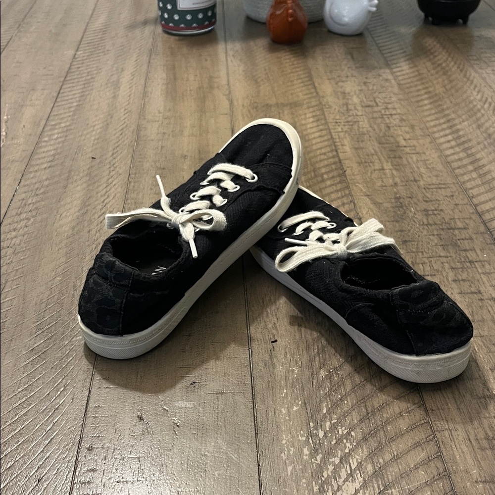 Black Shoes